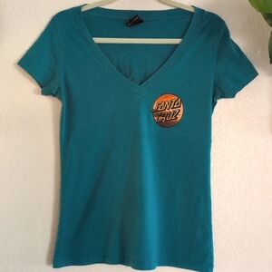 Santa Cruz v neck t